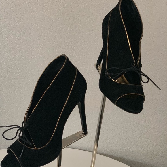 $75🔥Pour la Victoire black peep toe shoes - Picture 3 of 7